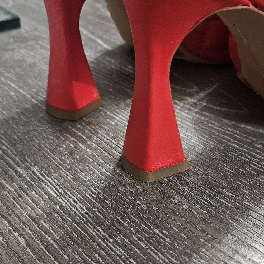 Vince Camuto Red Quilted Women's Heels - Picture 6 of 7